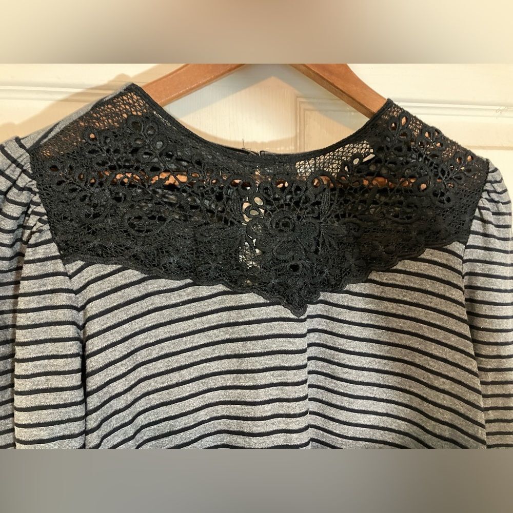 Loft, striped dress, lace detail, size extra small, excellent condition - Picture 3 of 4